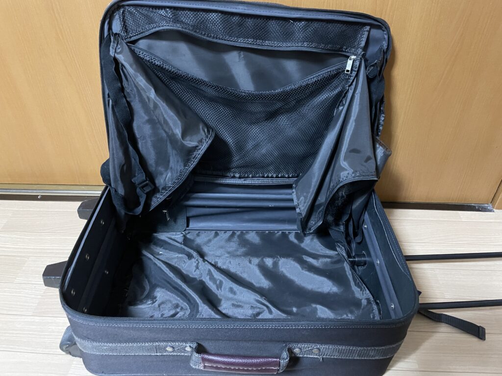 １６年使ったアメリカンツーリスター スーツケース内部